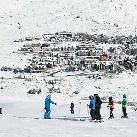 Bajo con terraza y vistas a las montaña en Formigal Exterior foto